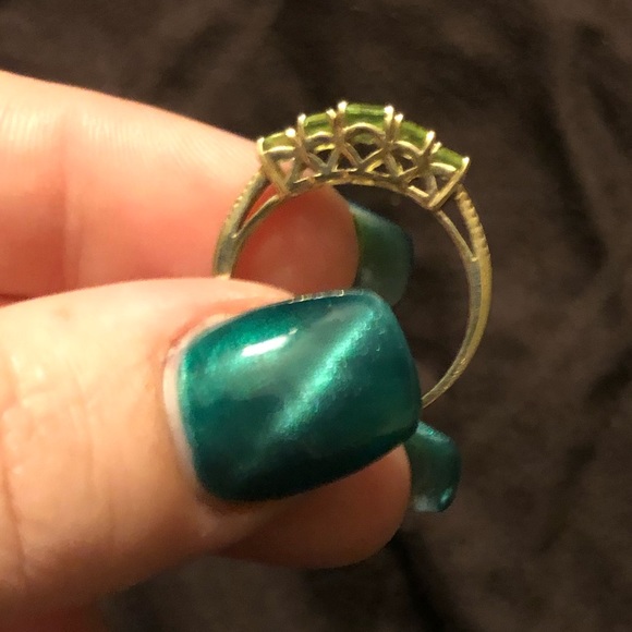 10k yellow gold ring with peridot - Picture 6 of 6